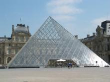 Vitrage de la Pyramide du Louvre jointoyé avec un mastic silicone.
