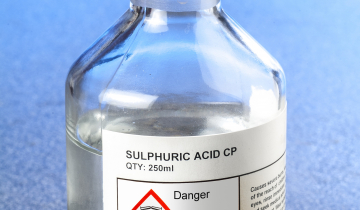Bouteille d'acide sulfurique avec pictogramme de danger