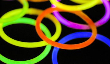 Photo de bracelets luminescents