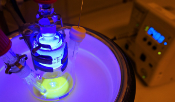 Photo d'un réacteur de photopolymérisation à basse température