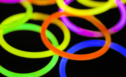 Photo de bracelets luminescents