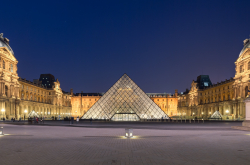 Pyramide du Louvre