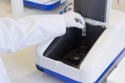 Mesure d'une absorbance avec un spectromètre UV-visible