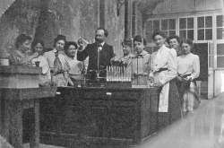 L'enseignement de chimie à l'école normale de jeunes filles à Sèvres, en 1904