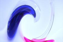 Spirale bleue et rose avec bécher