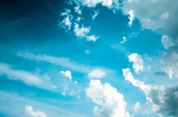 Photo d'un ciel avec nuage blanc