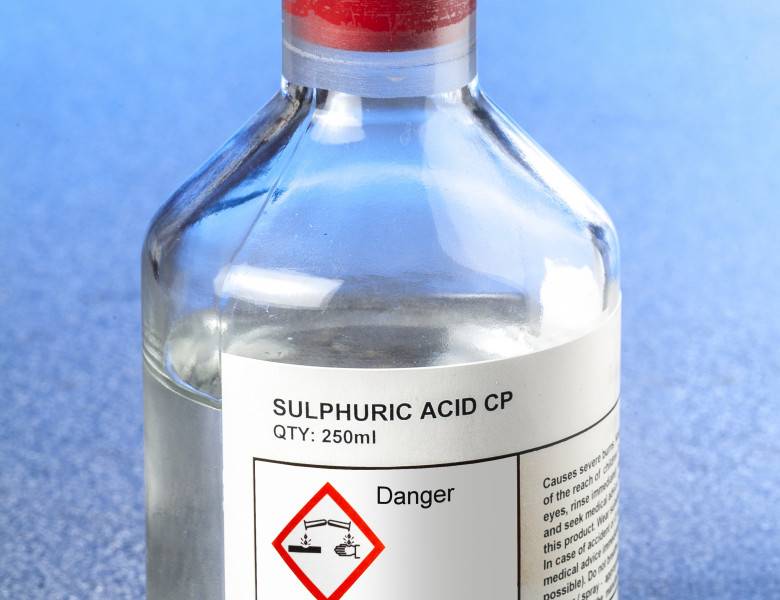 Bouteille d'acide sulfurique avec pictogramme de danger